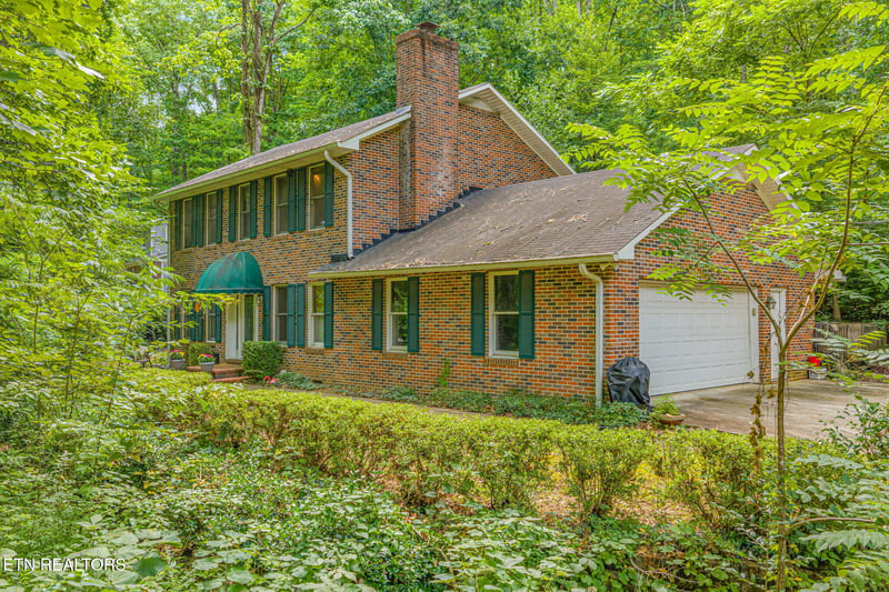 1130 W Outer Dr, Oak Ridge, TN 37830