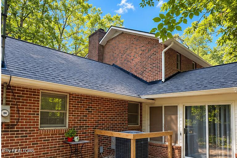 1130 W Outer Dr, Oak Ridge, TN 37830