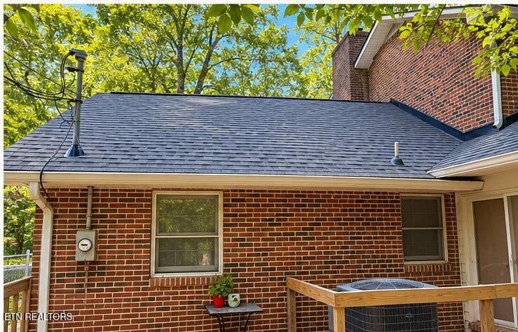 1130 W Outer Dr, Oak Ridge, TN 37830