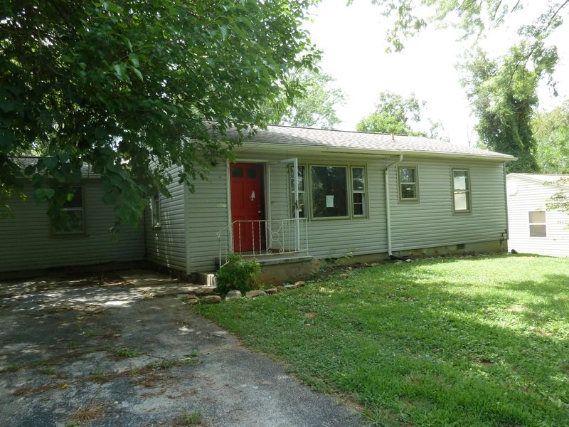 1131 E Red Bud Rd, Knoxville, TN 37920