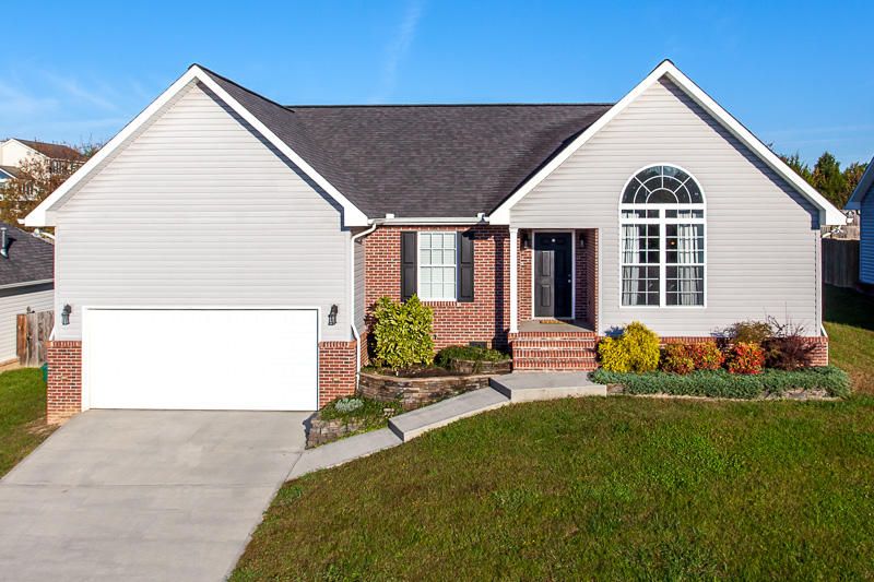 1131 Fox Ridge Dr, Powell, TN 37849