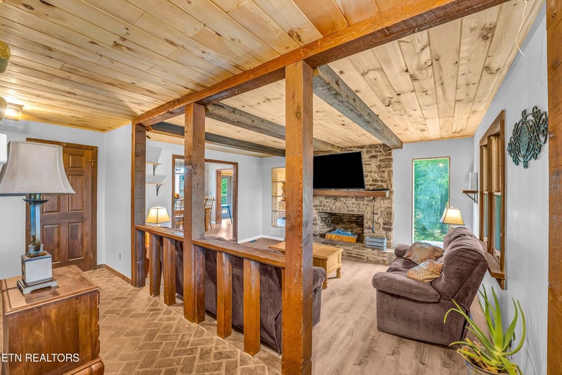 1131 Lindsey Dr, Sevierville, TN 37876