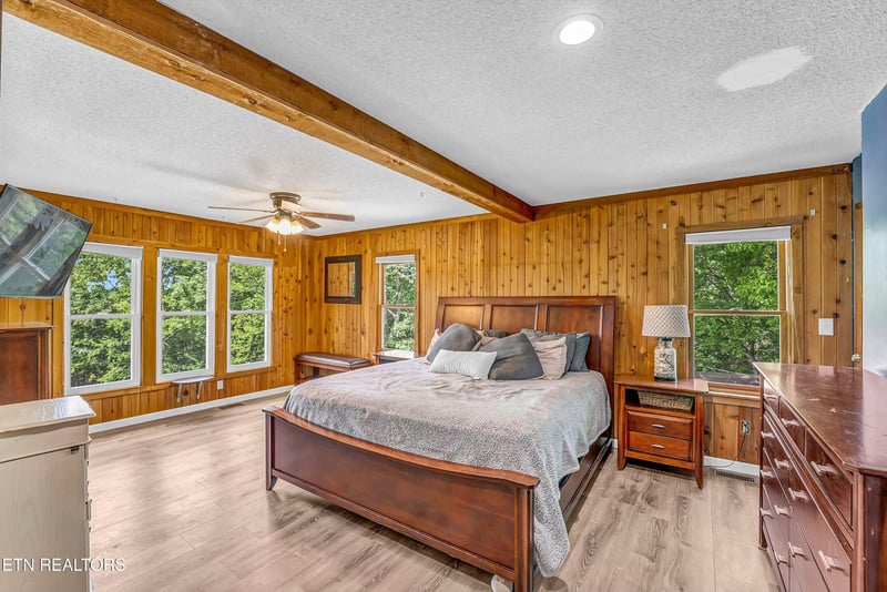 1131 Lindsey Dr, Sevierville, TN 37876