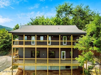 1131 Longview Ct, Gatlinburg, TN 37738