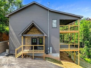 1131 Longview Ct, Gatlinburg, TN 37738