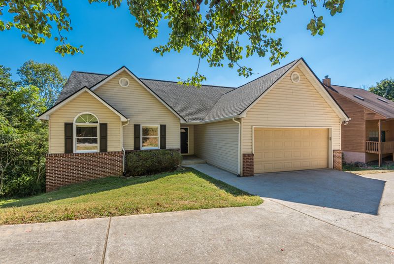 11320 Clear Point Dr, Knoxville, TN 37932
