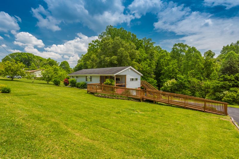 11322 Saga Ln, Knoxville, TN 37931
