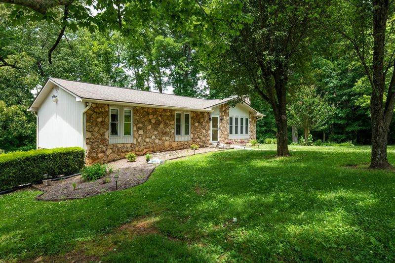 11325 Windy Way Dr, Knoxville, TN 37932