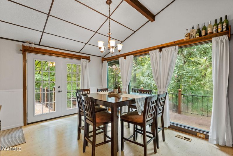 1133 Smokyview Dr, Sevierville, TN 37862
