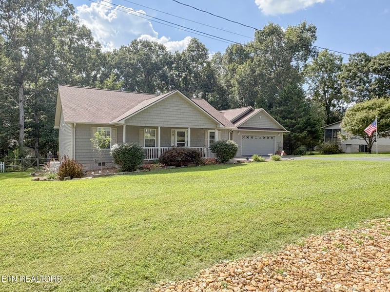 1133 Summerwind Dr, Crossville, TN 38571