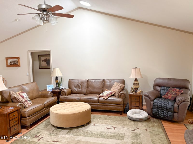 1133 Summerwind Dr, Crossville, TN 38571