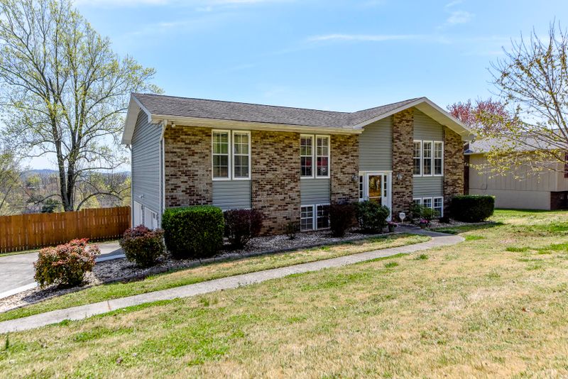 11332 Clear Point Dr, Knoxville, TN 37932