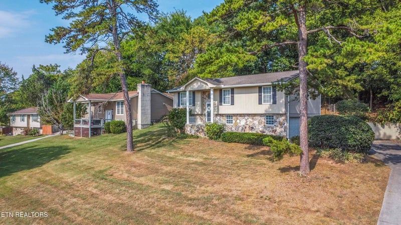 11333 Clear Point Dr, Knoxville, TN 37932