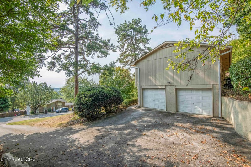 11333 Clear Point Dr, Knoxville, TN 37932
