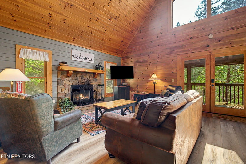 1134 Carroll Hill Ln, Sevierville, TN 37876