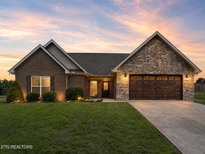 1134 Cherbourg Dr, Maryville, TN 37801