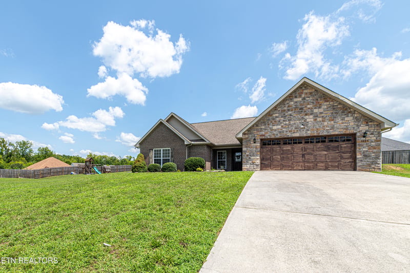 1134 Cherbourg Dr, Maryville, TN 37801