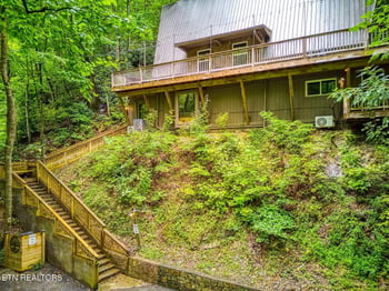 1134 Ski Mountain Rd, Gatlinburg, TN 37738