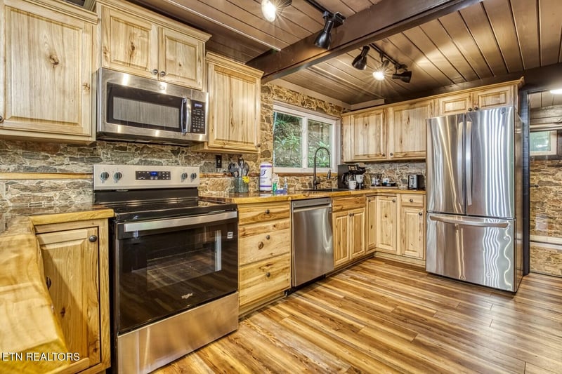 1134 Ski Mountain Rd, Gatlinburg, TN 37738