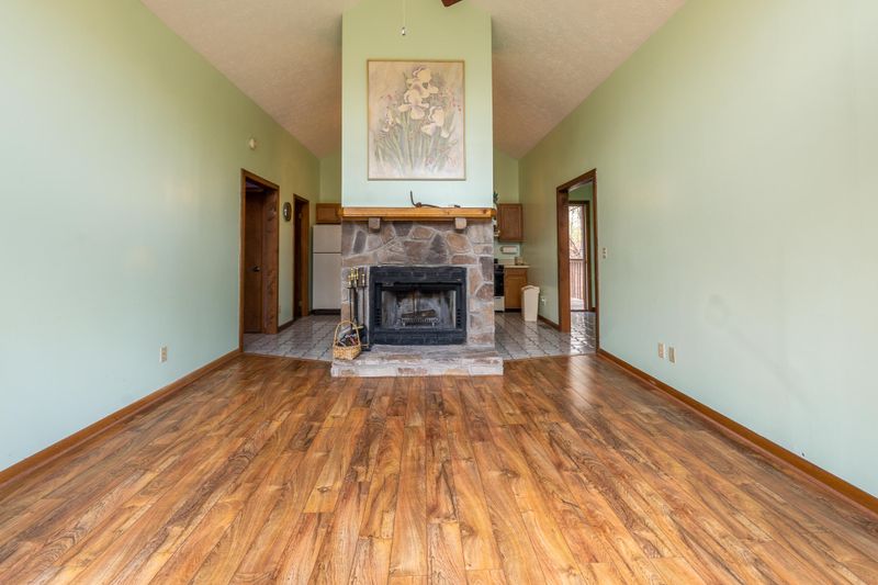 1135 E Foothills Dr, Gatlinburg, TN 37738