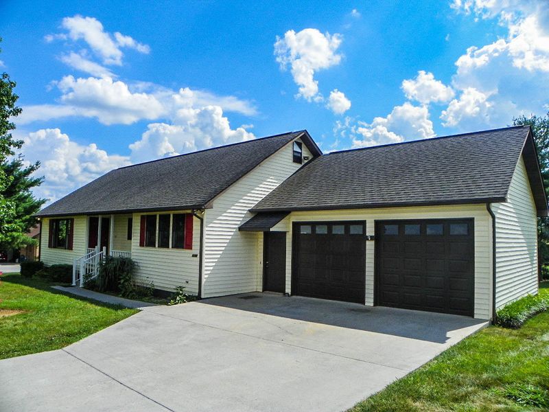 1135 Eagle View Dr, Kodak, TN 37764