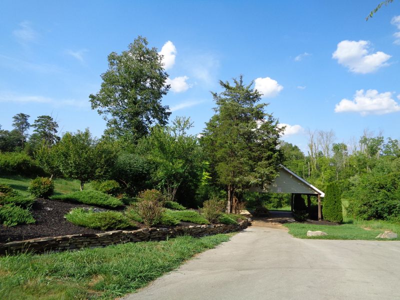 1135 Houston Springs Rd, Greenback, TN 37742