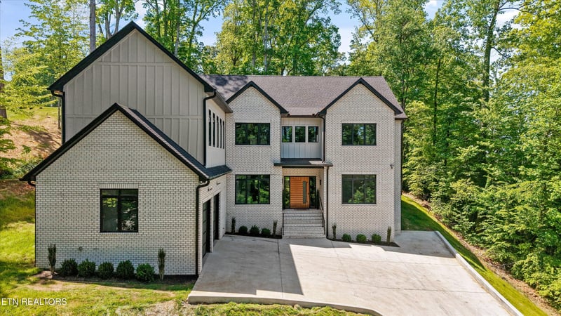 1135 Oak Chase Blvd, Lenoir City, TN 37772