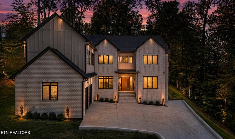 1135 Oak Chase Blvd, Lenoir City, TN 37772