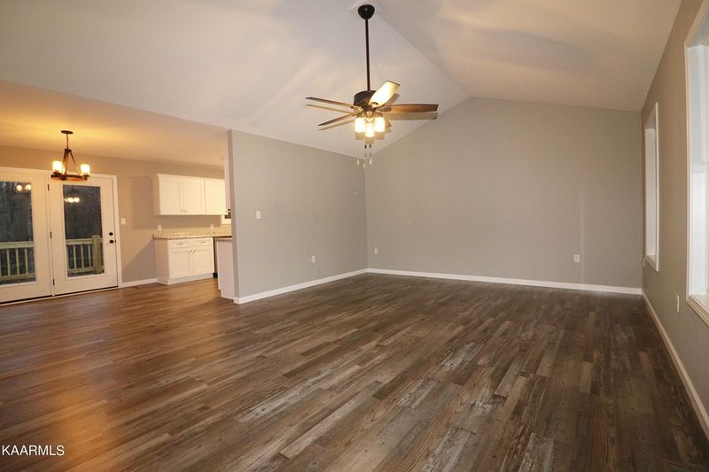1135 Toomey Falls Rd, Oneida, TN 37841