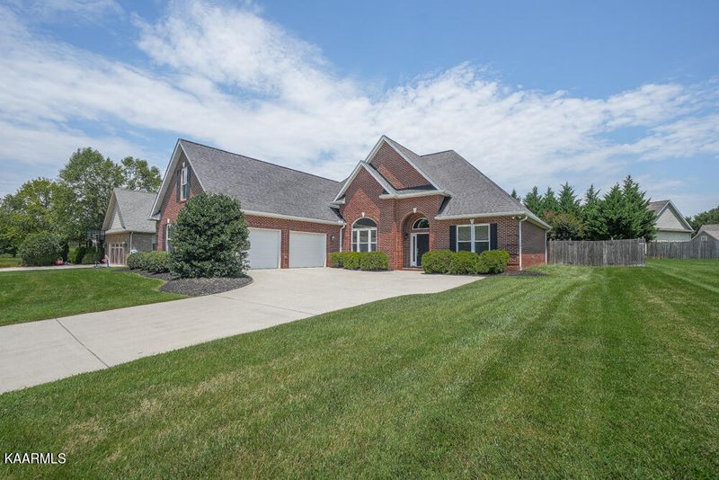 1136 Brighton Dr, Alcoa, TN 37701