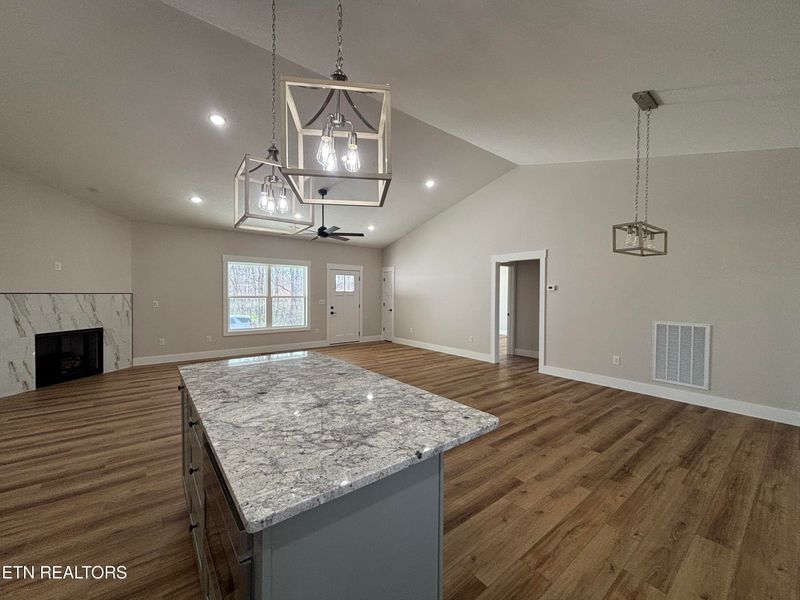 1136 Greyeagle Dr, Crossville, TN 38572