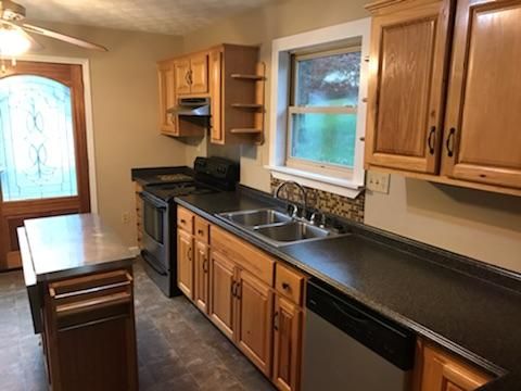 1137 Melton Hill Cir, Clinton, TN 37716