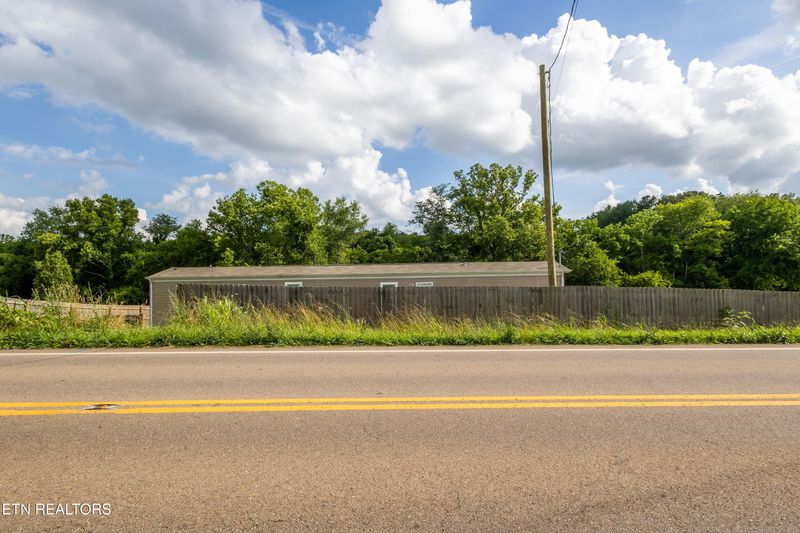 1138 Douglas Dam Rd, Dandridge, TN 37725