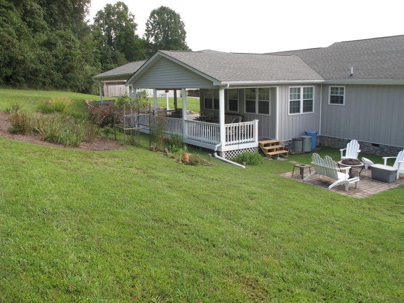 1138 Loop Rd, Lafollette, TN 37766