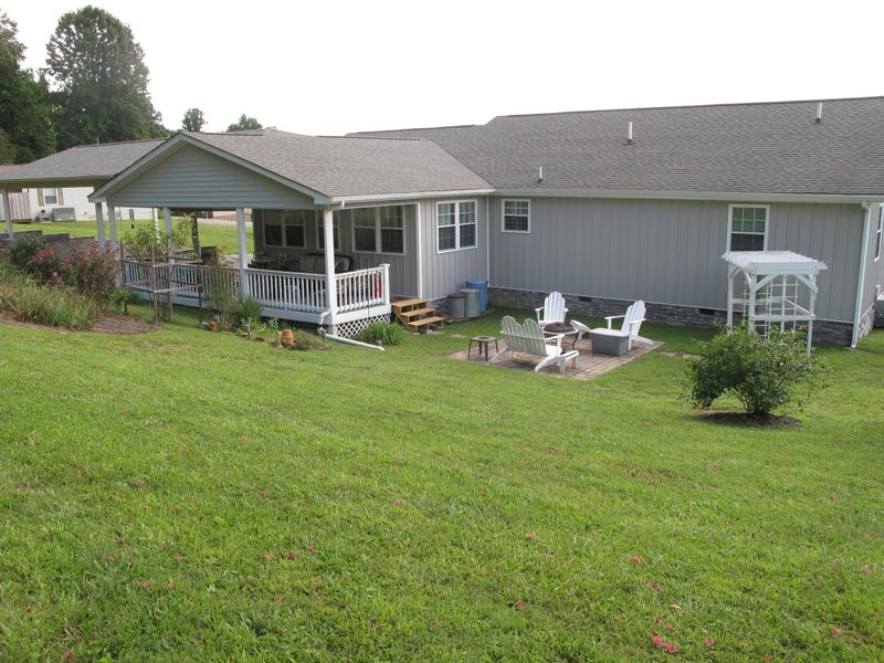 1138 Loop Rd, Lafollette, TN 37766