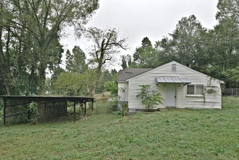 1138 Valley Dr, Knoxville, TN 37920
