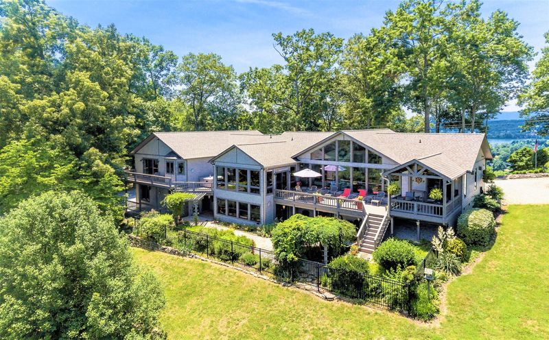 1139 Deerfield Way, Lafollette, TN 37766