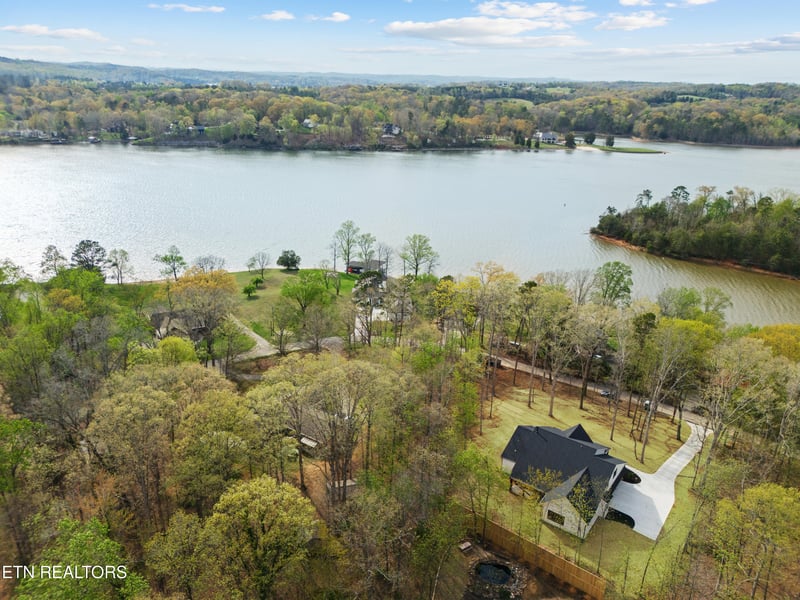 1139 N Sequoyah Dr, Friendsville, TN 37737