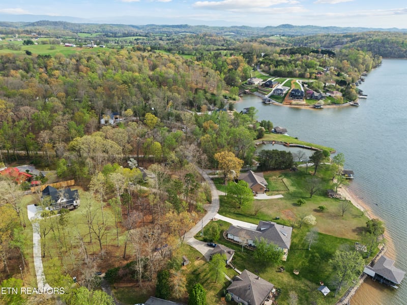 1139 N Sequoyah Dr, Friendsville, TN 37737