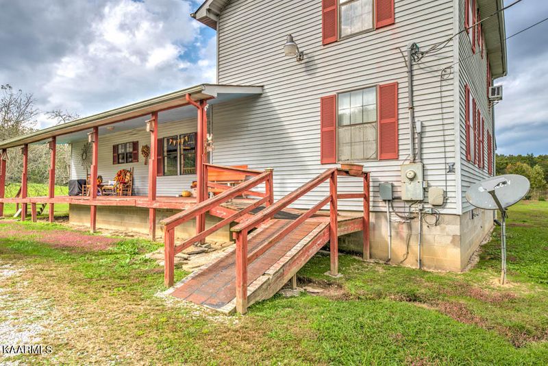1139 Pine Orchard Rd, Oakdale, TN 37829