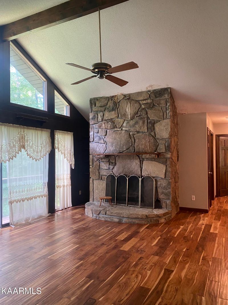 1139 Ridgeview Dr, Clinton, TN 37716