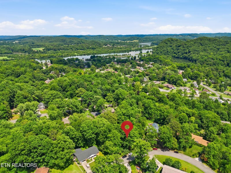 114 Balboa Cir, Oak Ridge, TN 37830