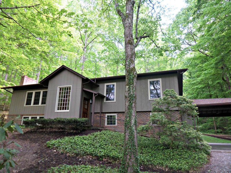 114 Barrington Dr, Oak Ridge, TN 37830