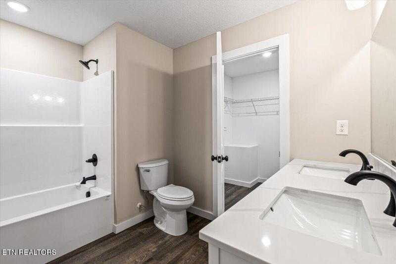 114 Brook Ln, Lafollette, TN 37766