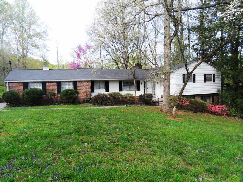 114 Caldwell Dr, Oak Ridge, TN 37830