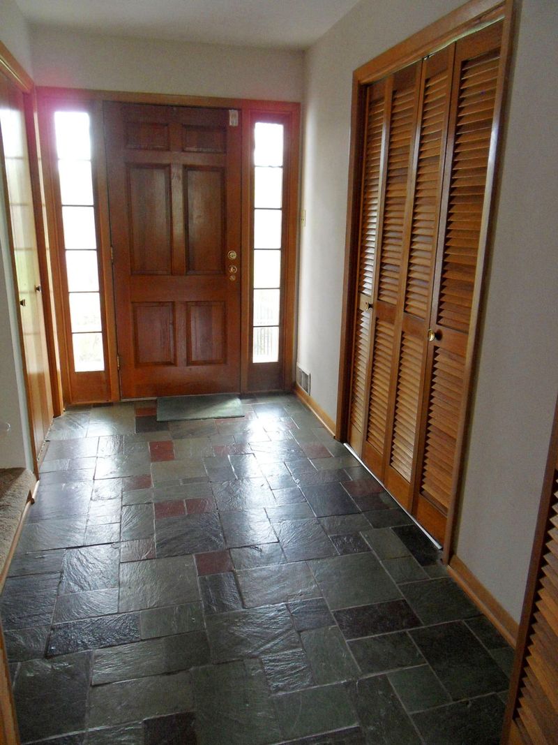 114 Caldwell Dr, Oak Ridge, TN 37830