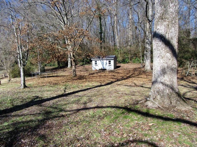 114 Cedar Ln, Oak Ridge, TN 37830