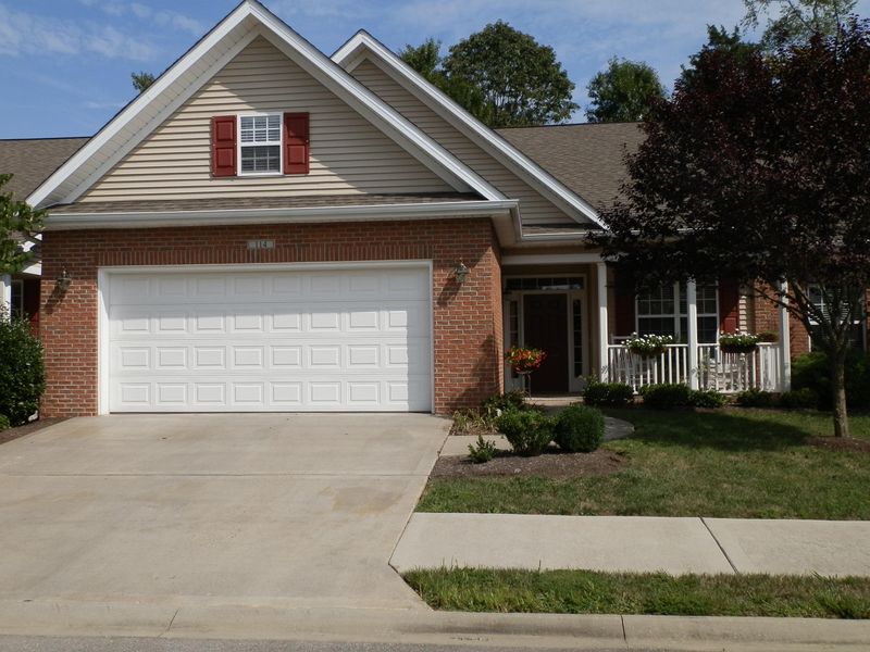 114 Devanshire Ct #L-8, Oak Ridge, TN 37830