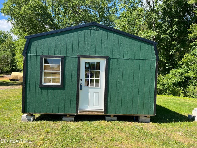 114 E C Noe Rd, Oliver Springs, TN 37840
