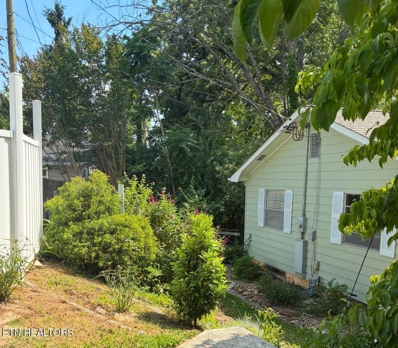114 Glendale Ln, Oak Ridge, TN 37830